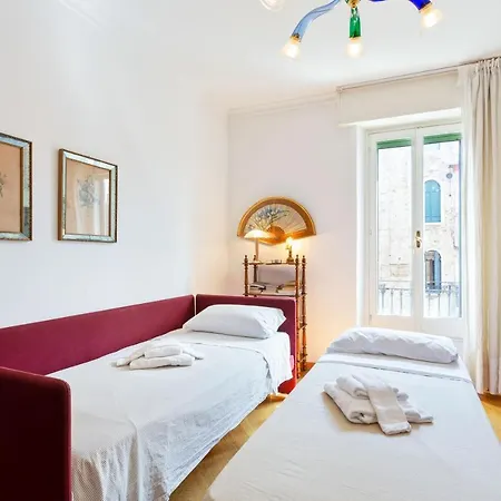 Elegant Two Bedroom In Venetian Style Apartment *
