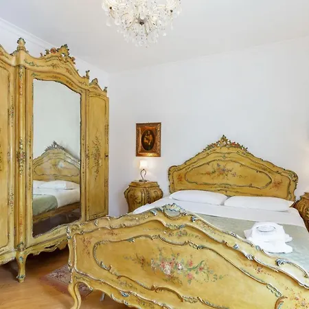 Apartment Elegant Two Bedroom In Venetian Style *