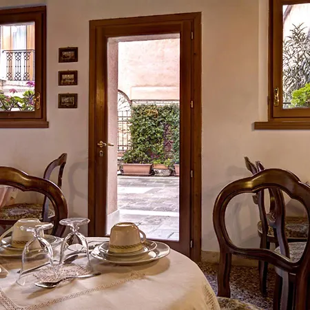 San Barnaba 3* Venise