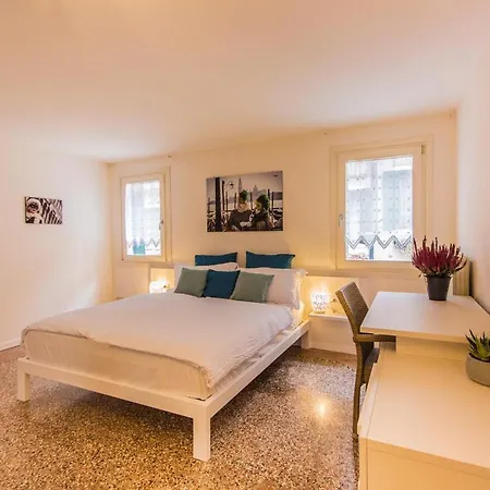 Cozy House-close To Biennale And St. Mark Square *