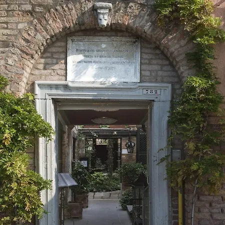 Hotel La Calcina 3*