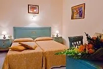 Henry Hotel 2*