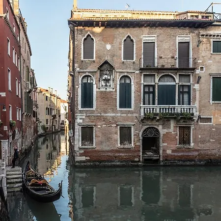 Ca' La Riva Affittacamere 2*