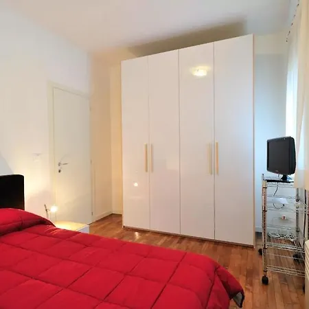 Red House Ai Mori Apartment