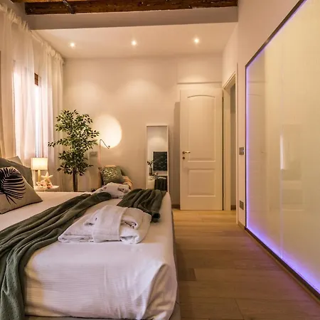 - Biennale 1 - 2 - 3 Apartment *