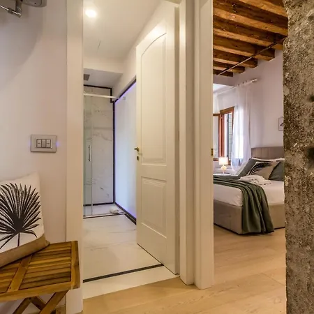 - Biennale 1 - 2 - 3 Apartment *