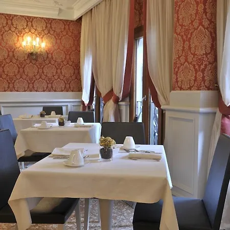 Al Theatro Palace Venice