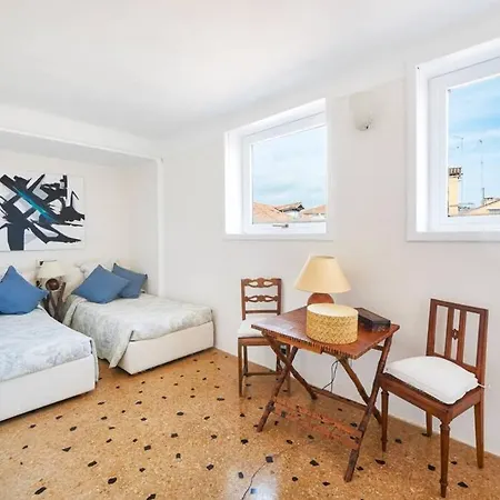 Apartment Ca' Fenice, Charming In San Marco, Sleep 7