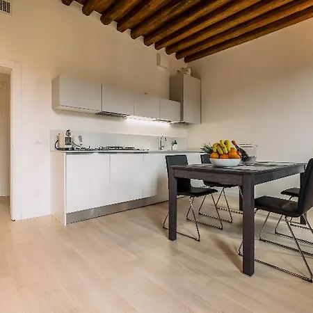 Charming Palace Corte Del Teatro Aparthotel 3*