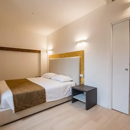 Charming Palace Corte Del Teatro Aparthotel