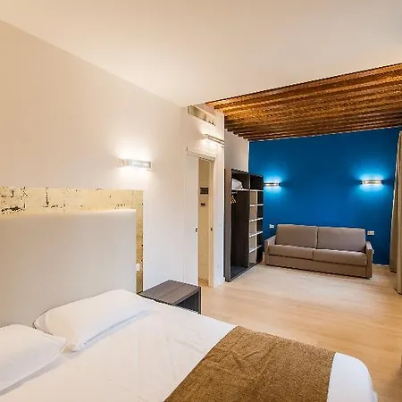 Charming Palace Corte Del Teatro 3*