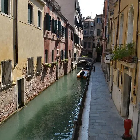 Antica Riva Apartment *