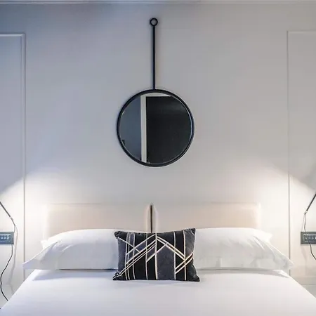 Luxury Santo Stefano 招待所 *