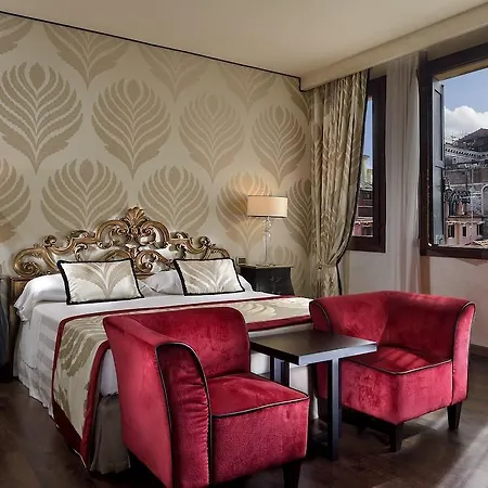 Amadeus Hotel
