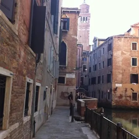 Al Teatro With Canal View Bed & Breakfast