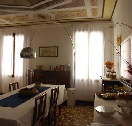 Al Teatro With Canal View Bed & Breakfast