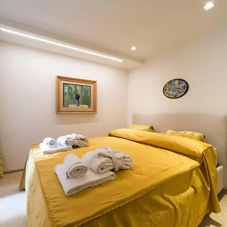 Apartment Grand Canal Next To Guggenheim Venice