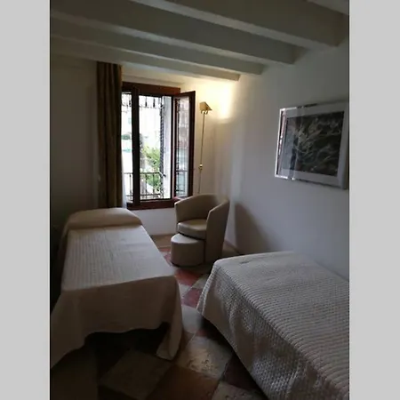 Apartment Grand Canal Next To Guggenheim Venice