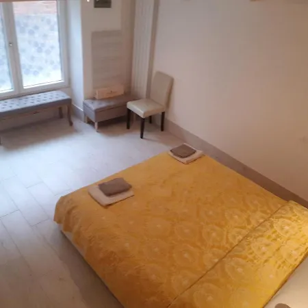 Golden Place Apartment *
