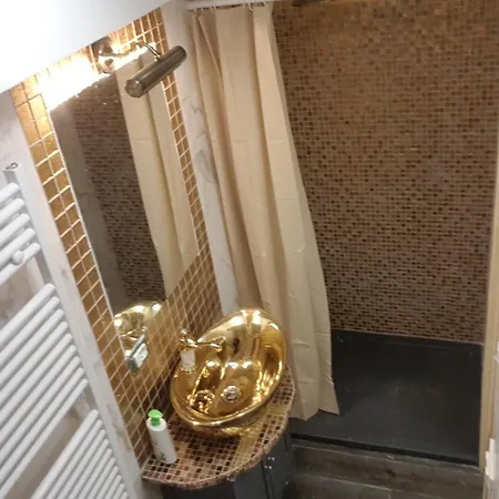 Golden Place Apartment *