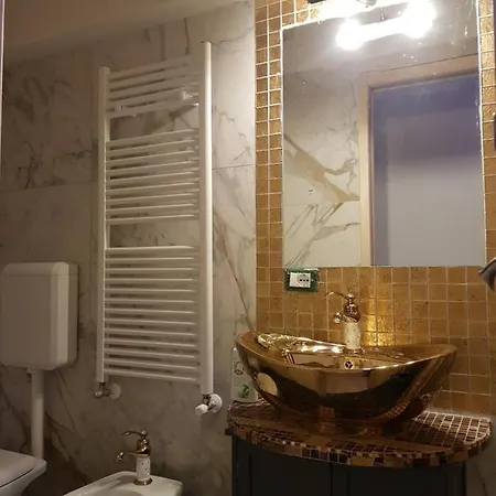 Golden Place Apartment