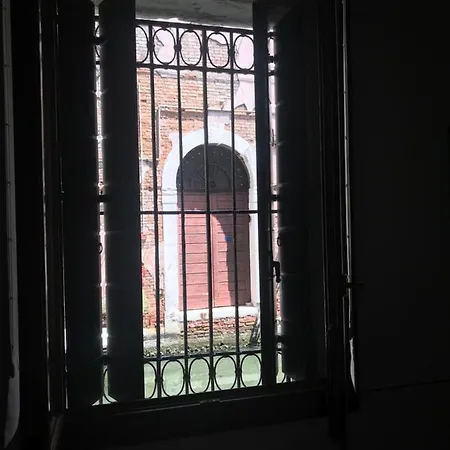In A Lovely Garden Biennale Flat Apartment Venice
