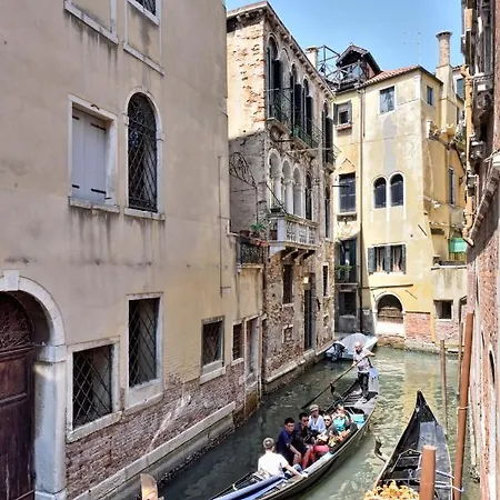 Daire Flat With Canal View Near San Marco Venedik