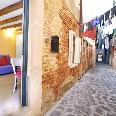 Apartment Cozy Up To 4 In Biennale Giardini By Bricola