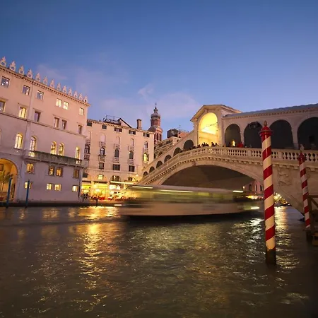 A Couple Of Steps From Rialto Venice