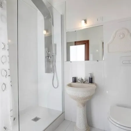 Traditional With Terrace Apartamento