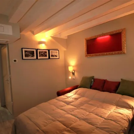 San Marco Fenice 3bdr 2bth Apartment Venice