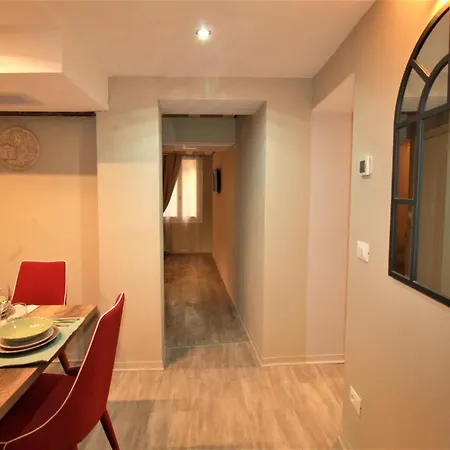 San Marco Fenice 3bdr 2bth Apartment Venice
