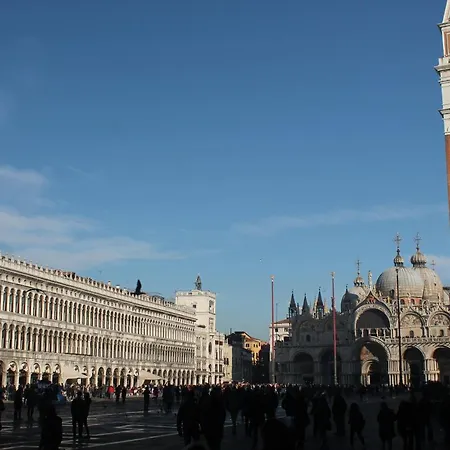 San Marco Fenice 3bdr 2bth Apartment