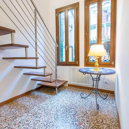 Апартаменты Ca Cicogna Air Conditioning And Fast Wifi, Central Location Apartment *