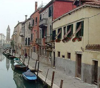 Bed & Breakfast Casa Rezzonico 2*