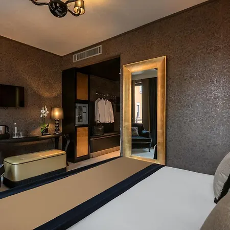 Carnival Palace - Collection Hotel