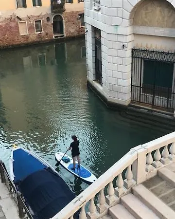 Bed & Breakfast Al Teatro With Canal View *