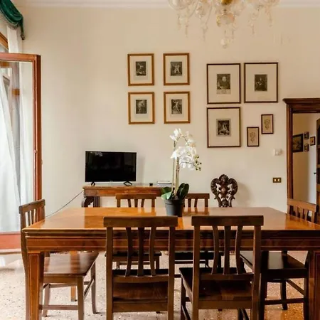 Apartment La Fenice Venedig