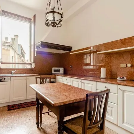La Fenice Apartment Venedig