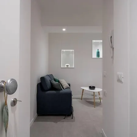 Ormesini Courtyard Apartment