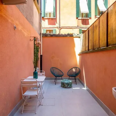 Ormesini Courtyard
