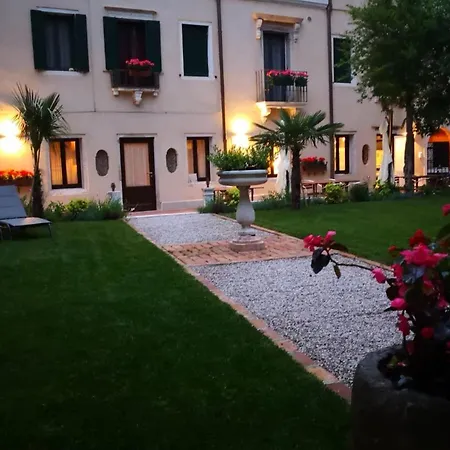 Cinqueteste Luxury Affittacamere 2*