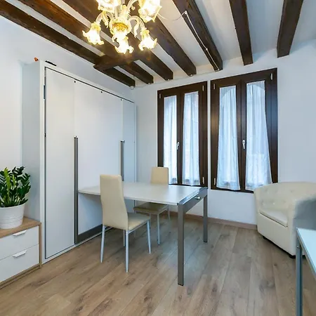 Rialto 707 Bed & Breakfast