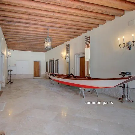 Tribuno Grand Canal Apartment