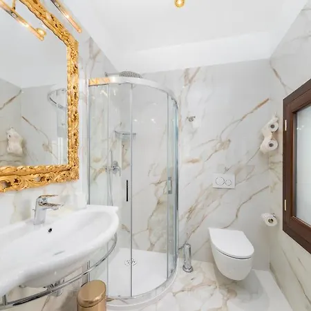 La Veneziana Boutique *