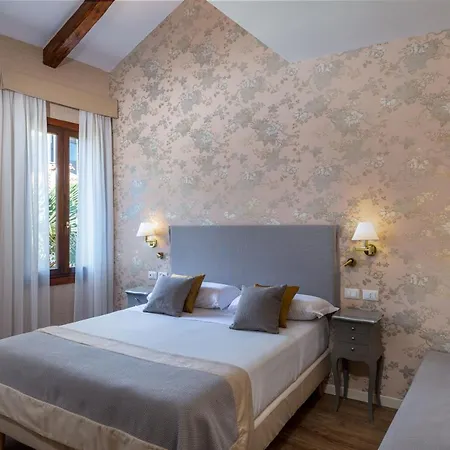 Rosa Hotell 2*