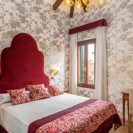Rosa Hotell 2*