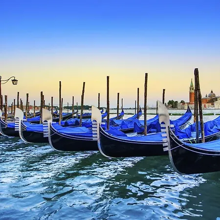 Maurizio House - Near The Train Station Venice