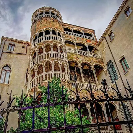 Maurizio House - Near The Train Station Apartment *