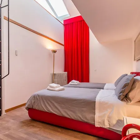 Red House Close To @accademia Bridge Venecia
